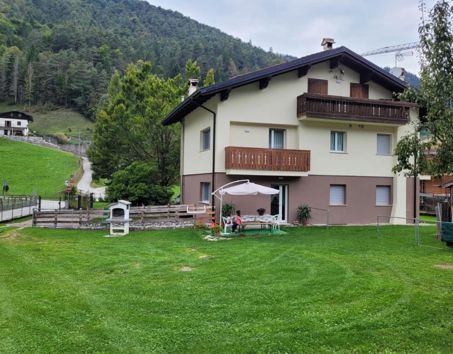 Ferienwohnung Casa Vescovi Tilliarn Exterior foto